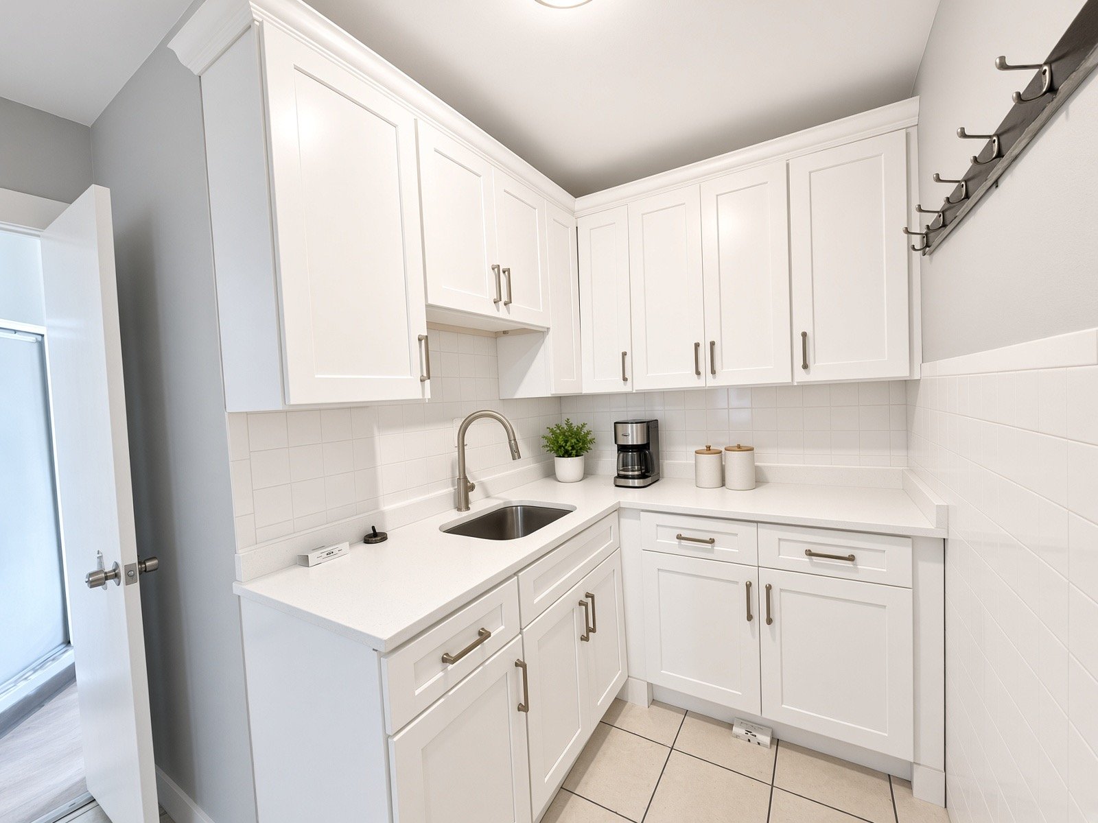 Chelsea Single Room: 167 Walnut St