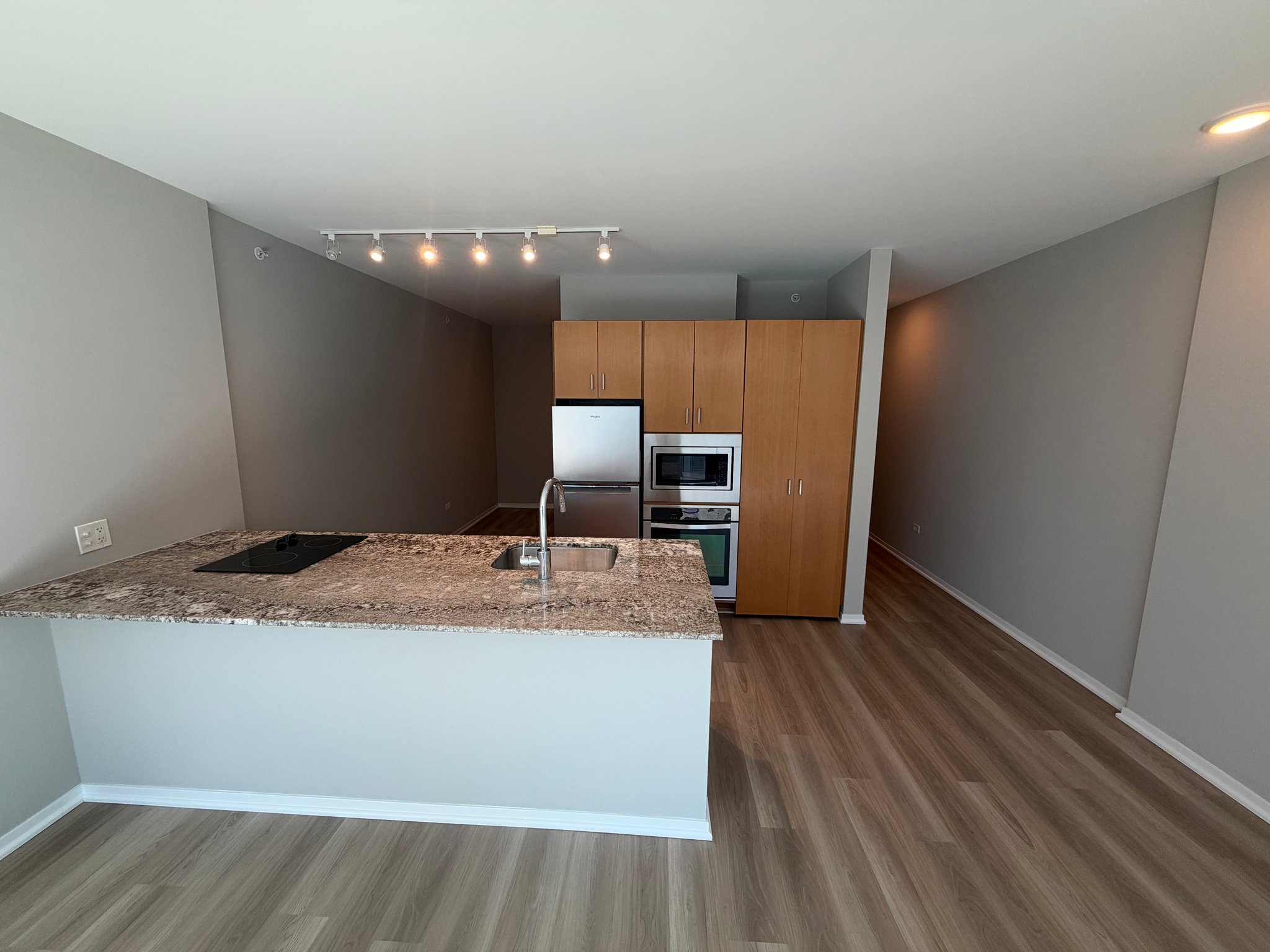 Chicago Condo: 211 E Illinois St