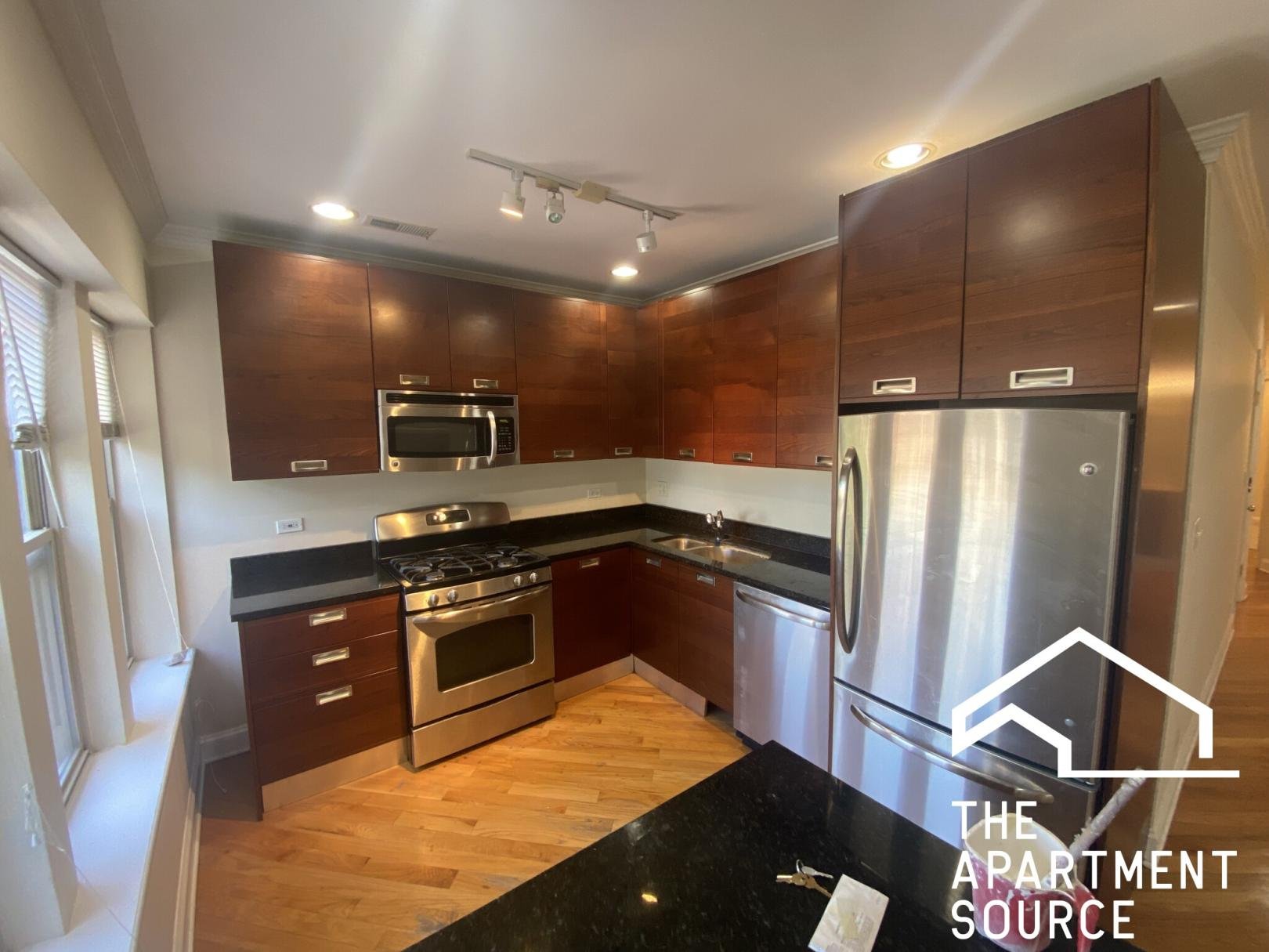 CHICAGO Apartment: 6947 NORTH OAKLEY AVENUE