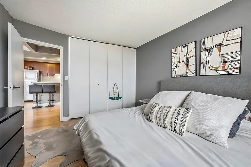 Milwaukee Apartment: 1660 N Prospect AVENUE