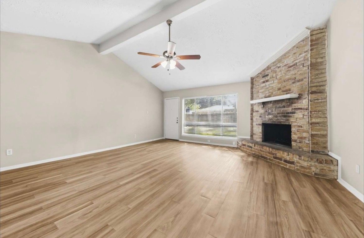 Crystal City House: 104 Williamsburg Dr