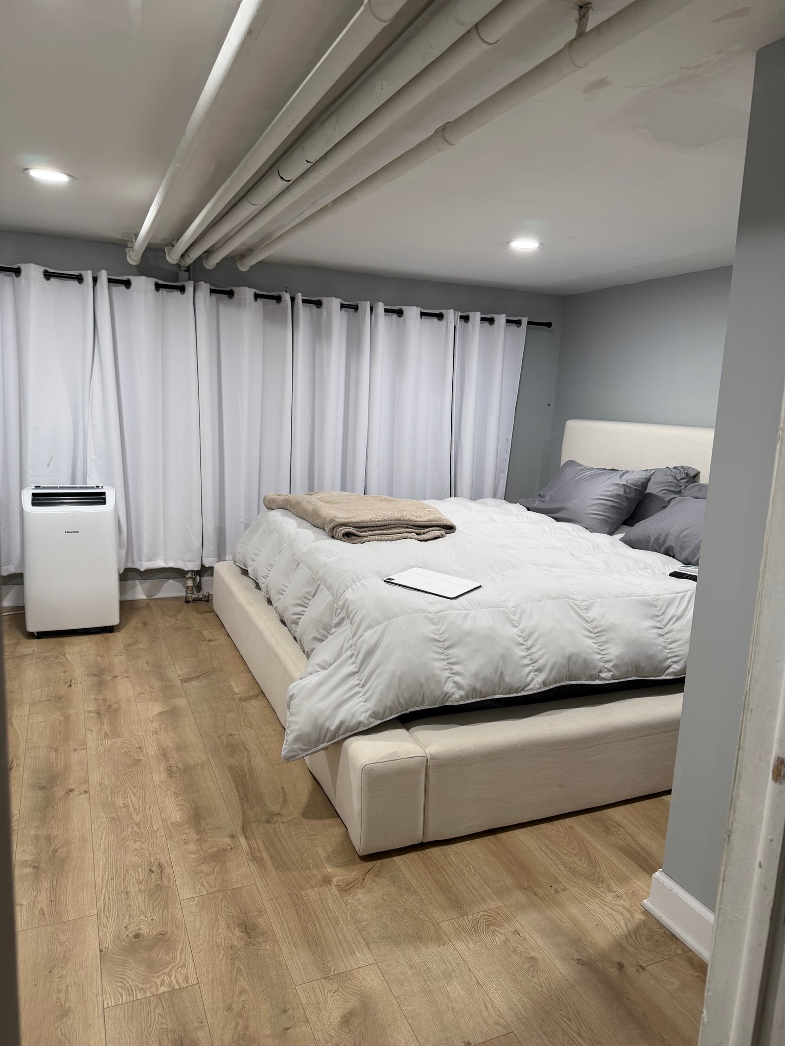 Chicago Apartment: 5620 W. Melrose St