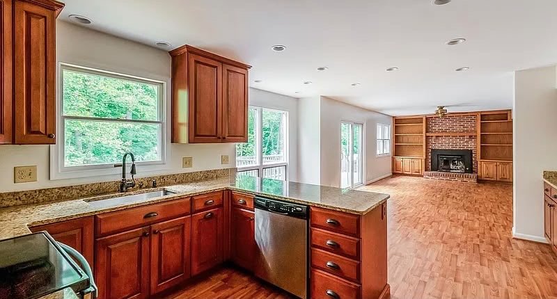 Woodbridge House: 15070 Barkwood Dr