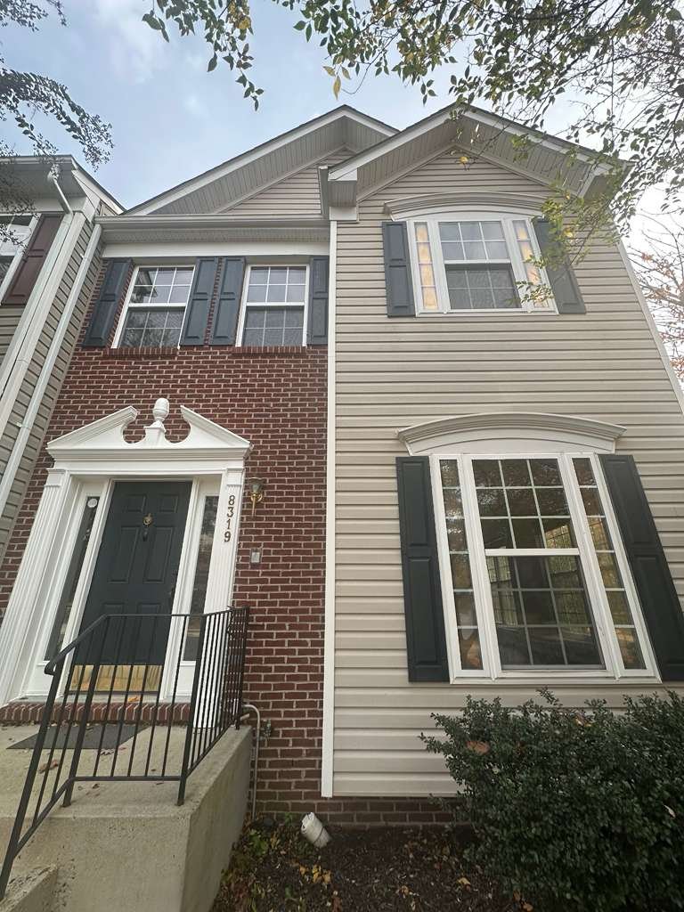 Manassas Townhome: 8319 leighlex Ct