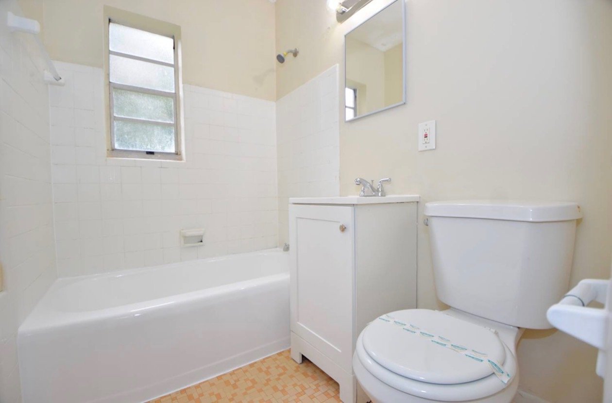 Miami House: 345 NW 190th St