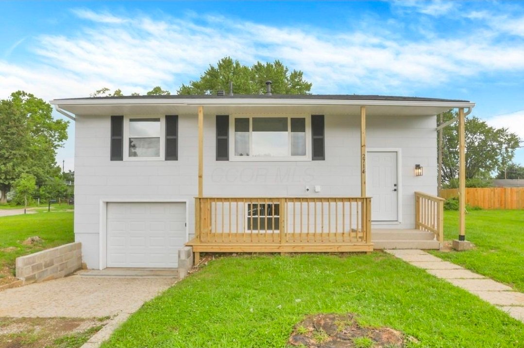 Columbus House: 2714 Roxbury Rd