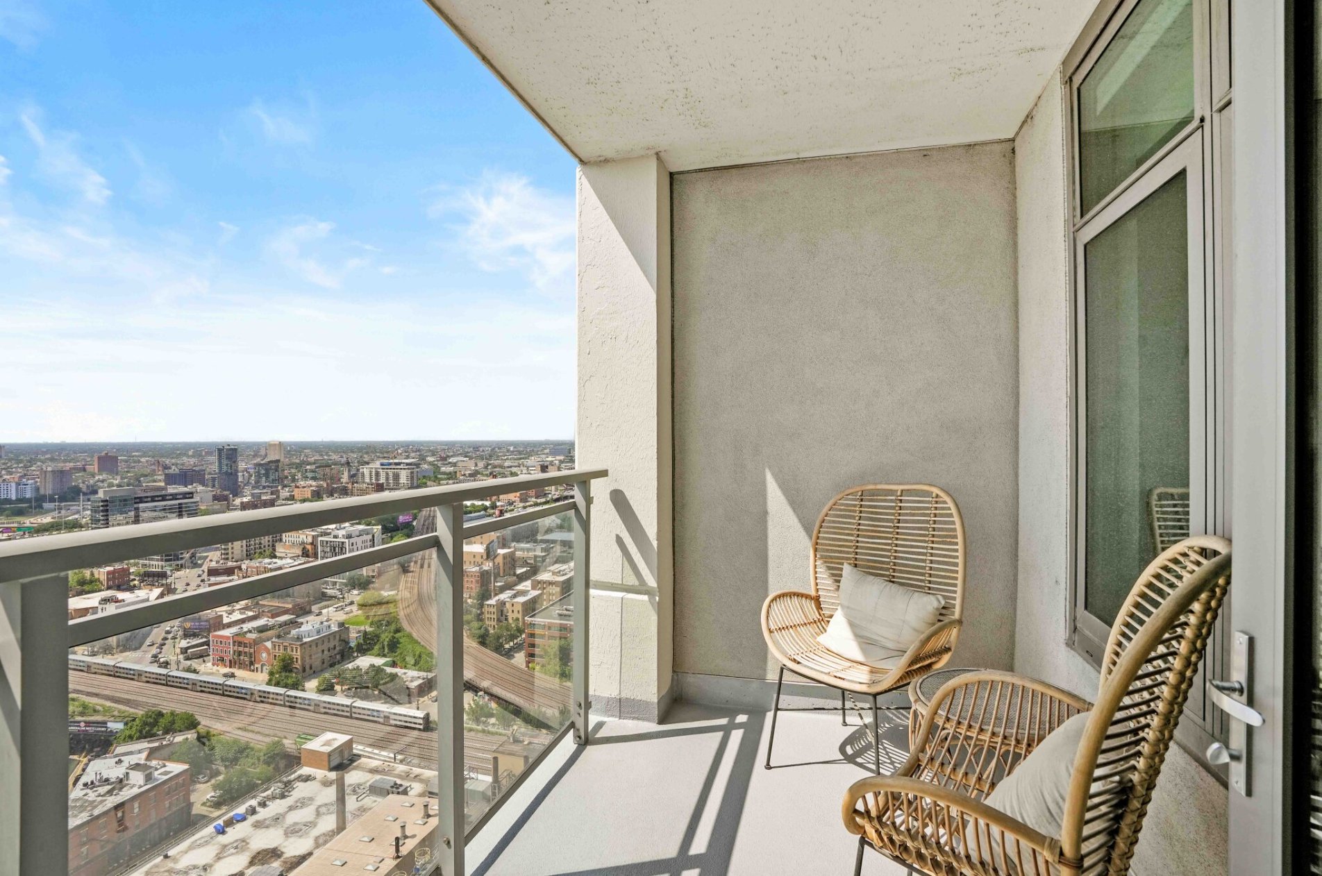 Chicago Condo: 577 W Kinzie