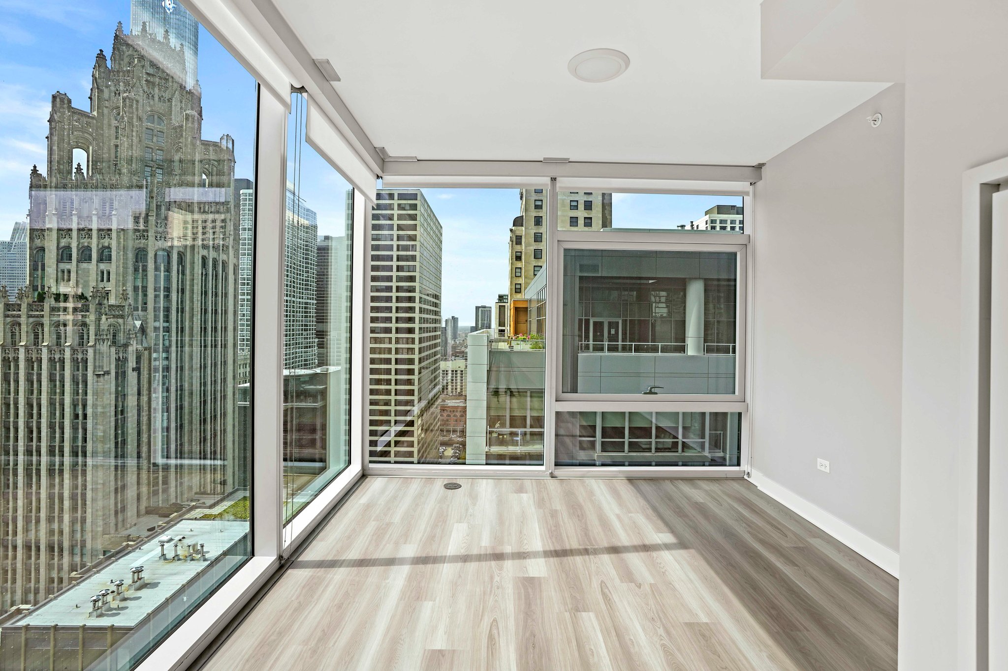Chicago Condo: 205 e illinois st