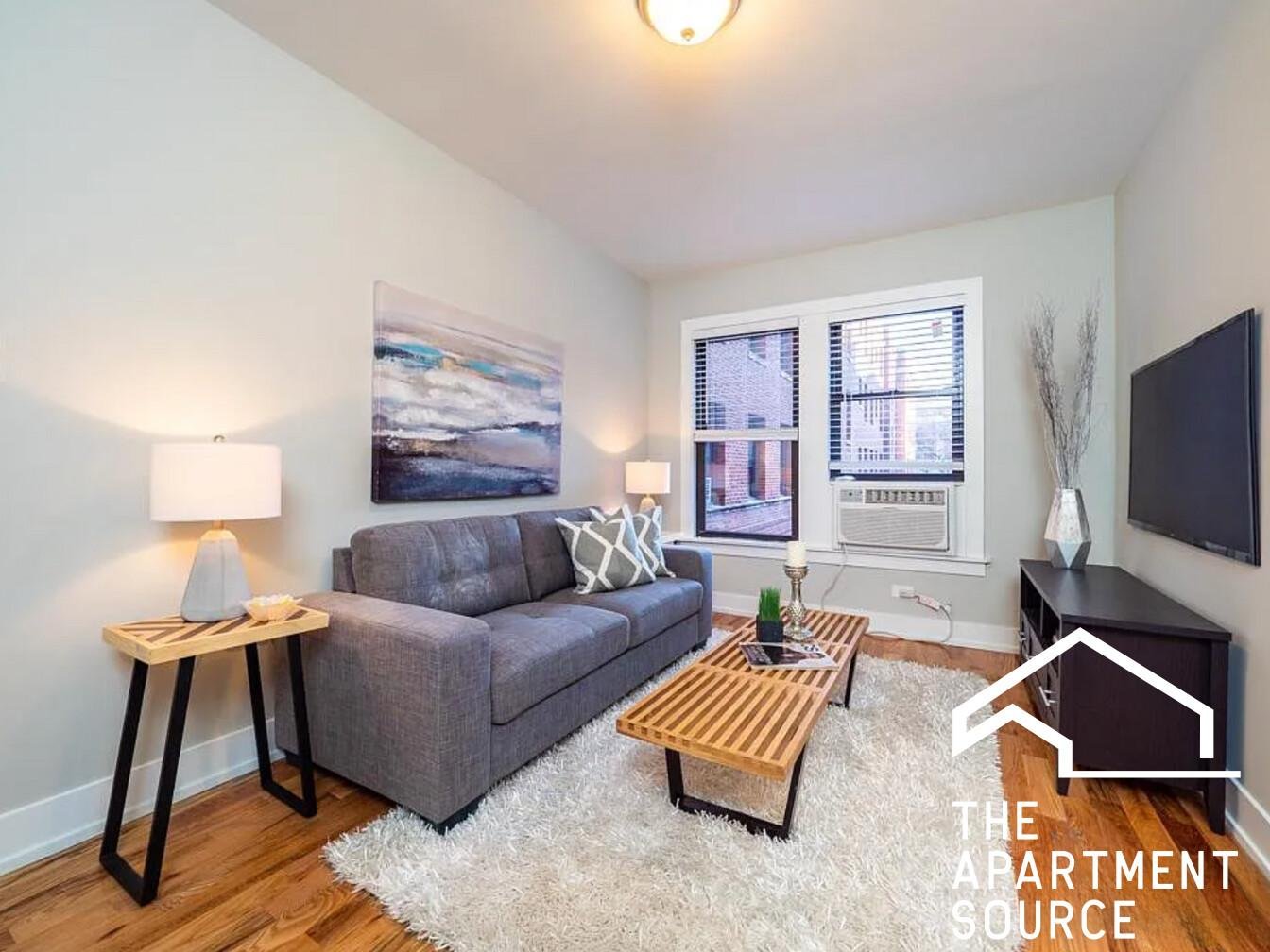 Chicago Apartment: 2912 N Mildred Ave