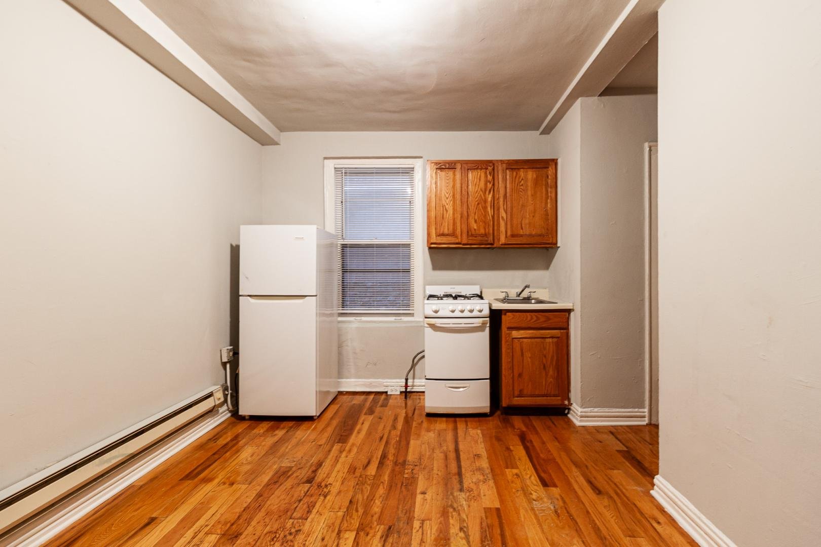 Chicago Apartment: 425 West Roscoe Street