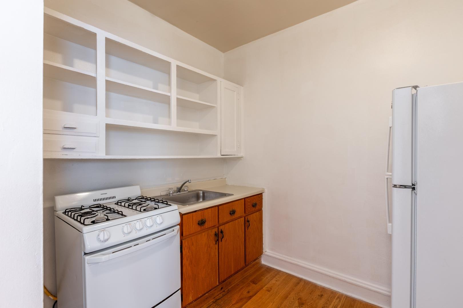 Chicago Apartment: 4851 North Damen Avenue