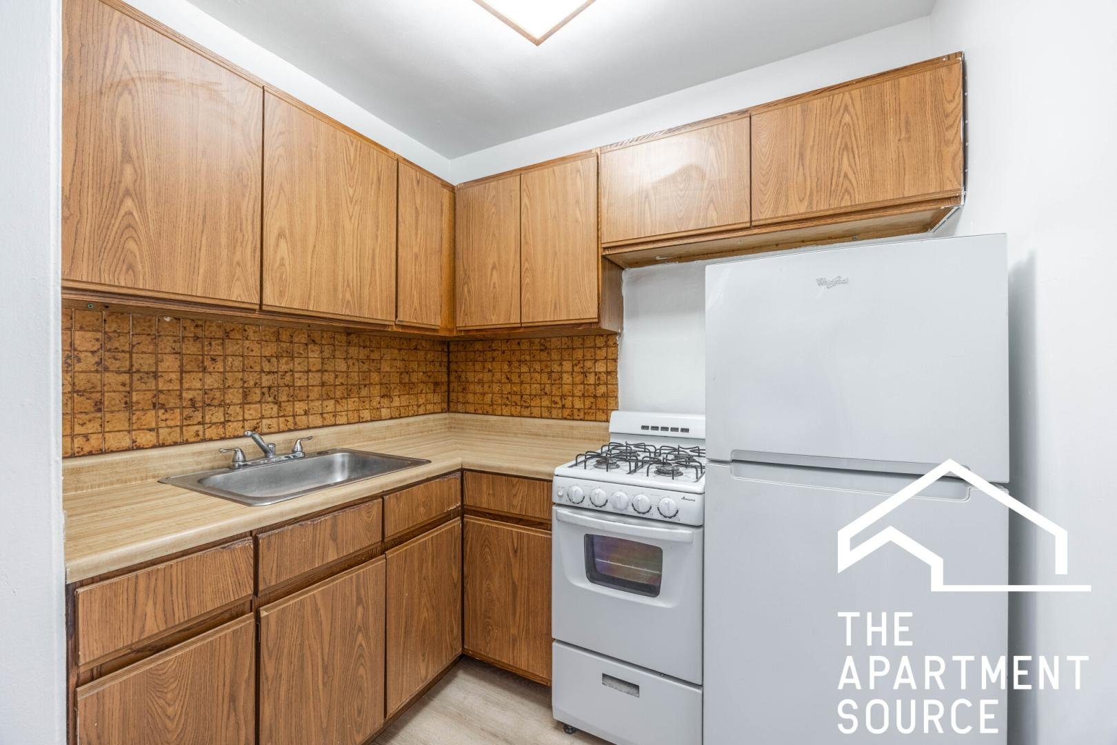 Chicago Apartment: 739 West Belmont Avenue