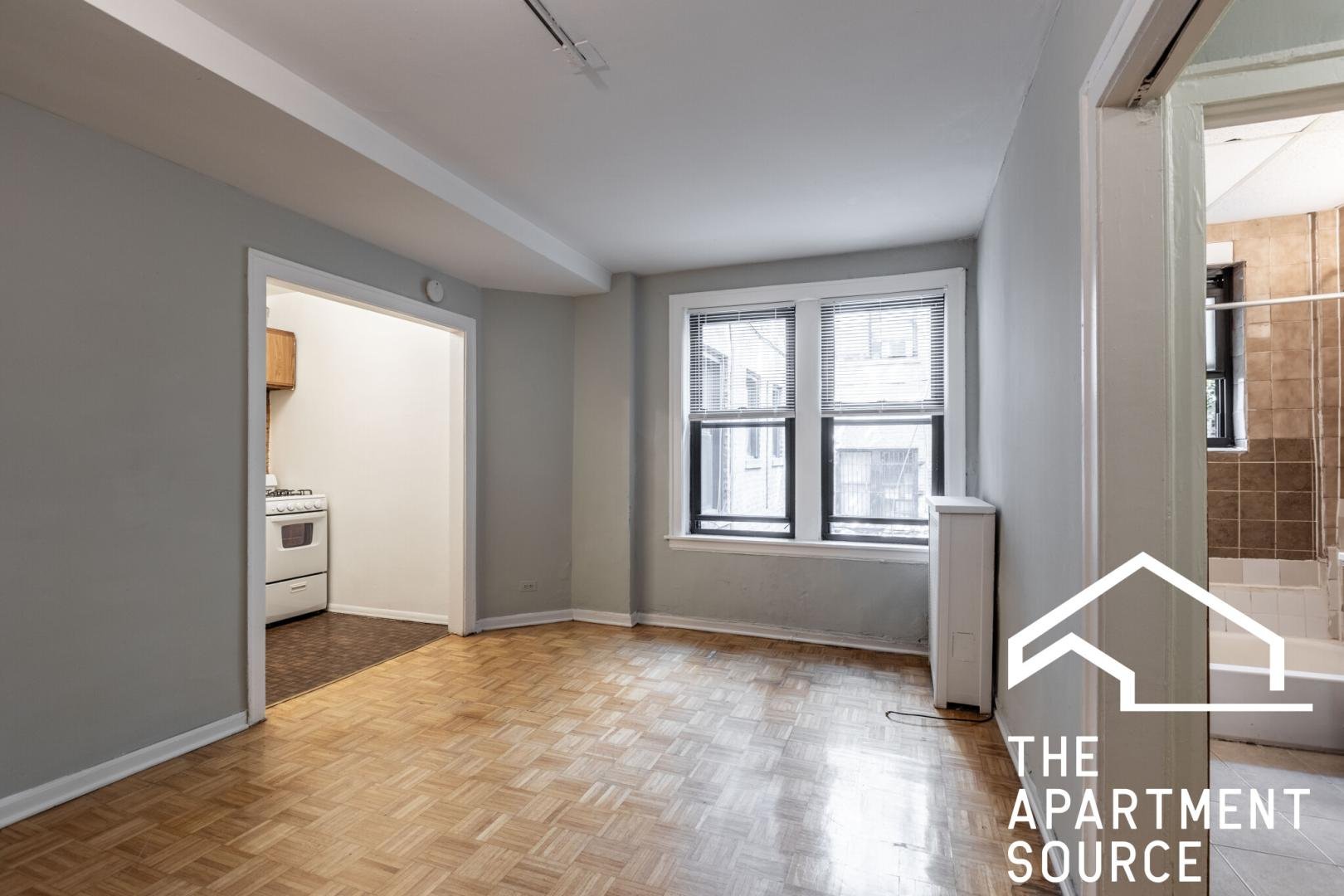 Chicago Apartment: 739 West Belmont Avenue