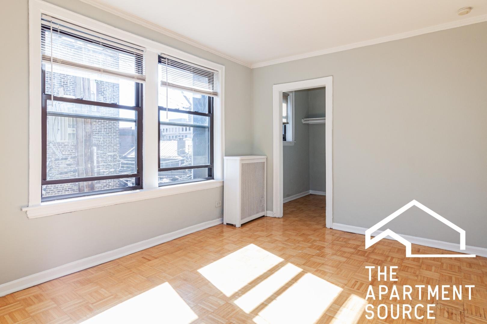 Chicago Apartment: 739 West Belmont Avenue