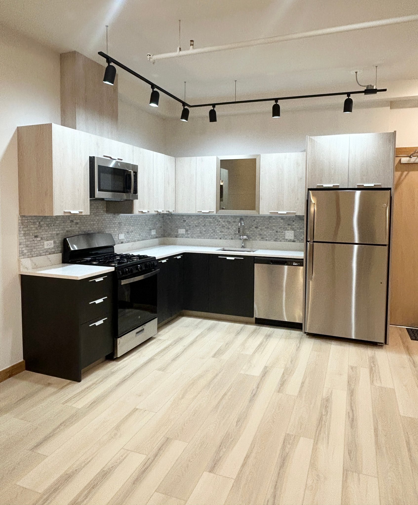 Chicago Apartment: 4611 S. Ellis Avenue