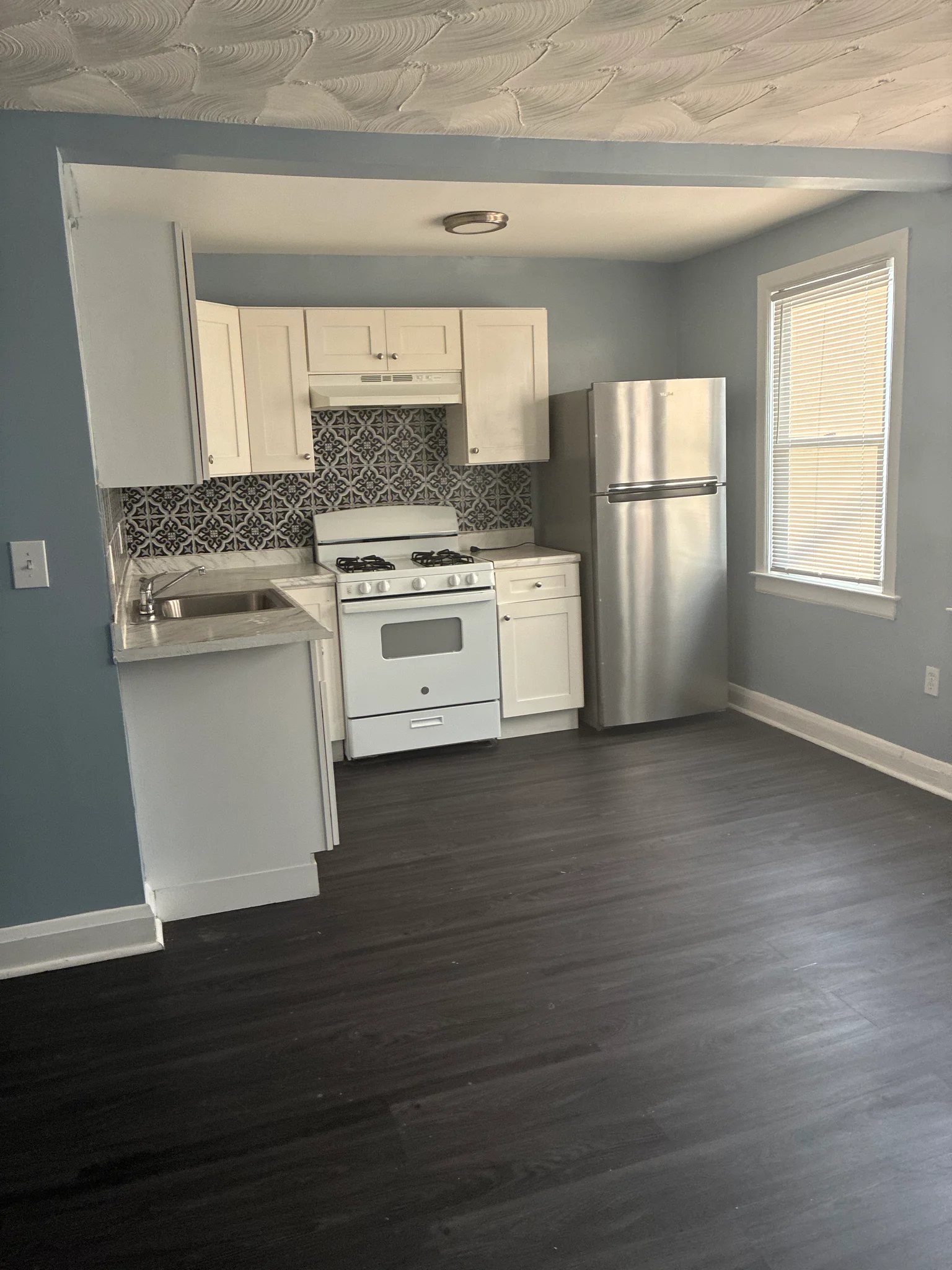 2 Bedroom Apartment – 4013 Hilton Rd, Baltimore, MD
