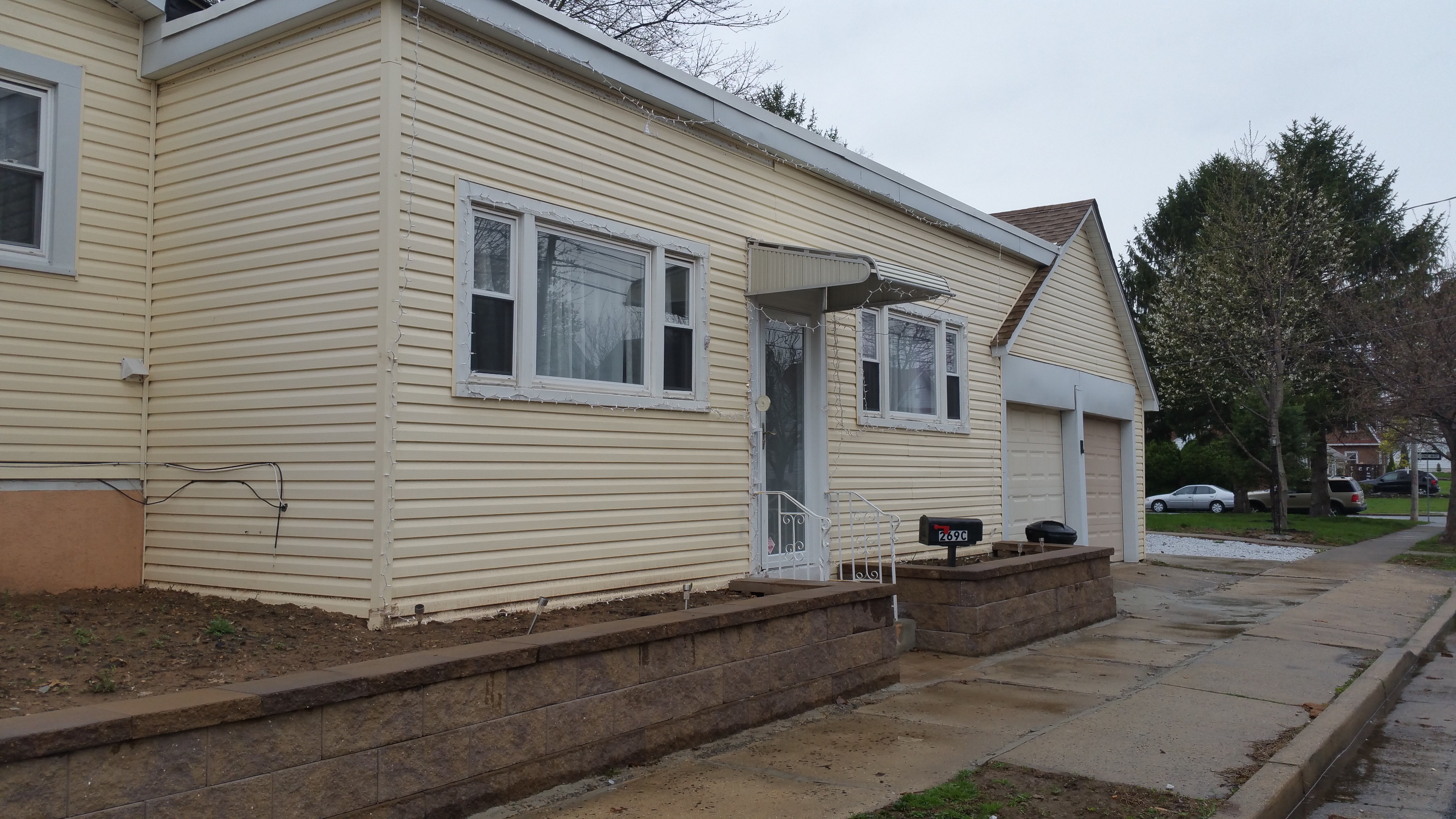 Manville House: 269 N. 1-st Ave.