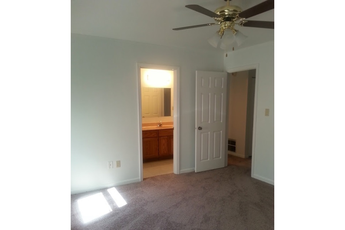 Merrillville Townhome: 6073 Delaware Drive