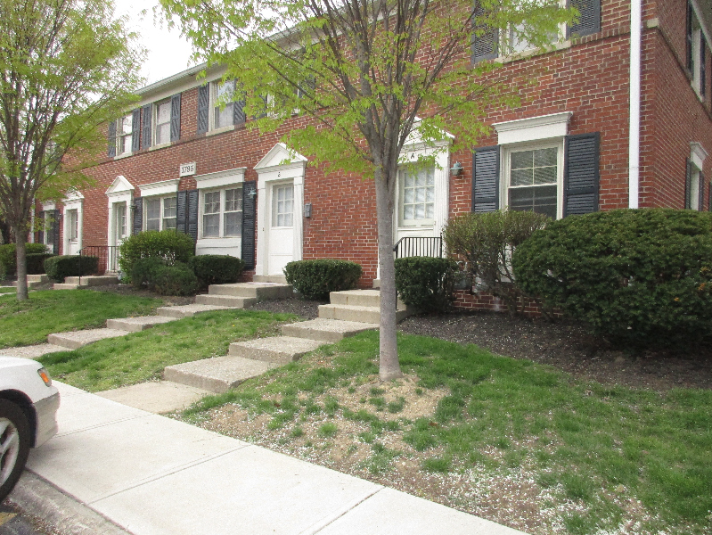 Columbus Condo: 1795 Northwest Ct.