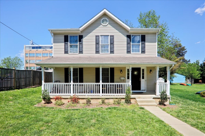 Kensington House: 3717 Dupont Ave