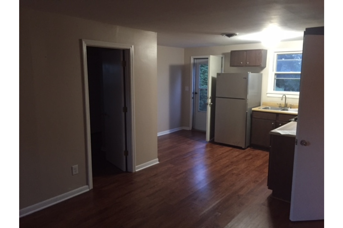 Lake Bluff Apartment: 15 Shagbark