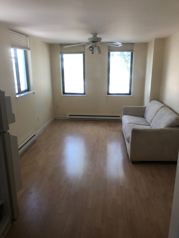 Warren Apartment: 429 Main Street