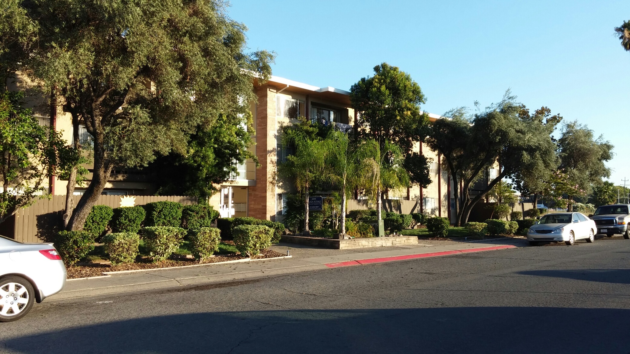Sacramento Apartment: 2200 Royale Road