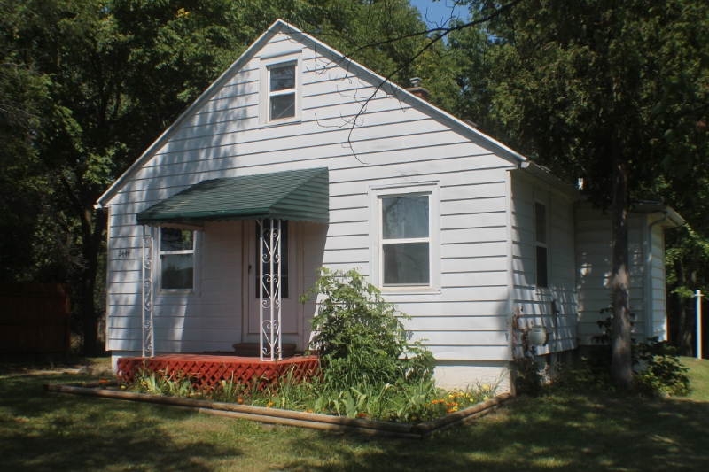 East Lansing House: 2444 E Lake Lansing Rd