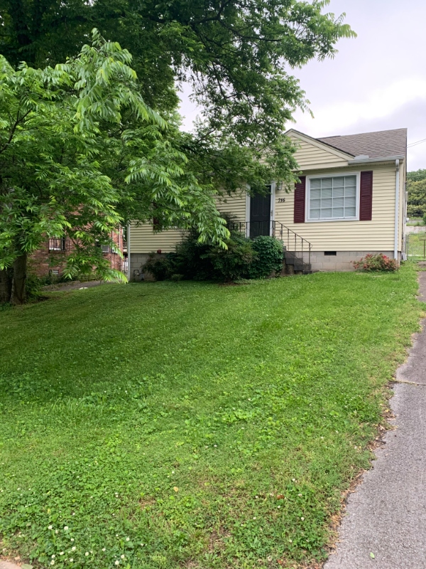 Nashville House: 716 S 14th St