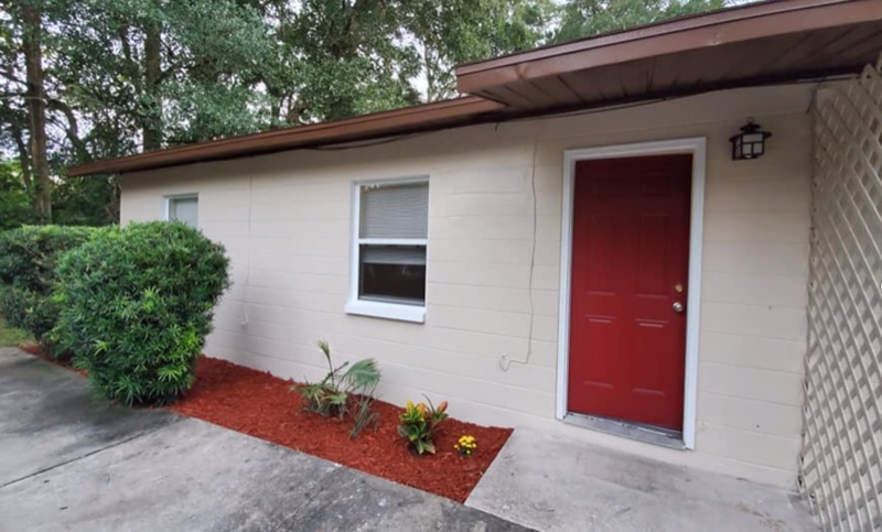 Gainesville House: 2049 NW 36th Ave