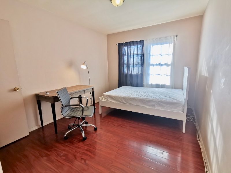 Santa Monica Apartment: 2020 Cloverfield Blvd