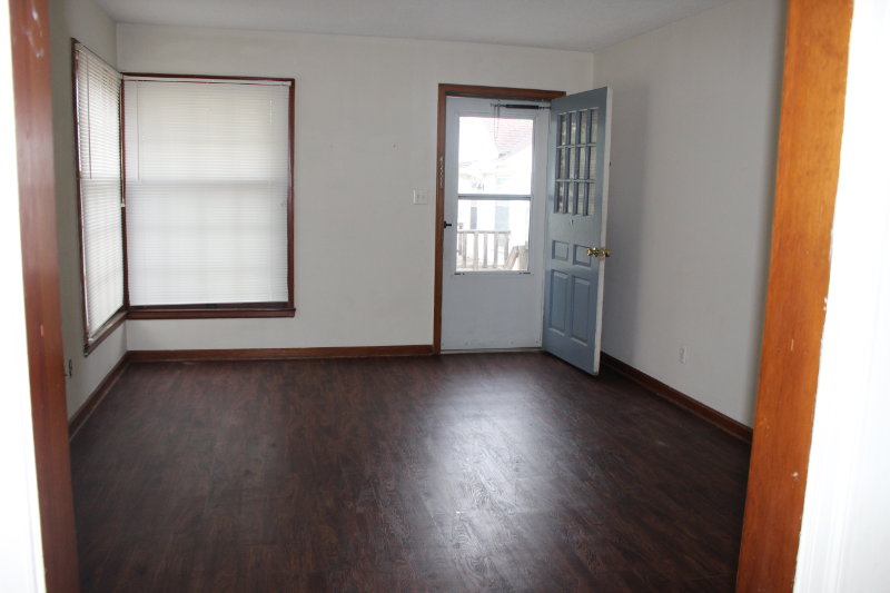 Newton Apartment: 207 E 11th St