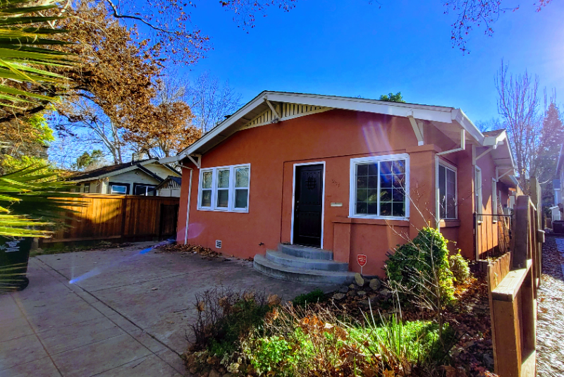 Sacramento House: 3022 D St