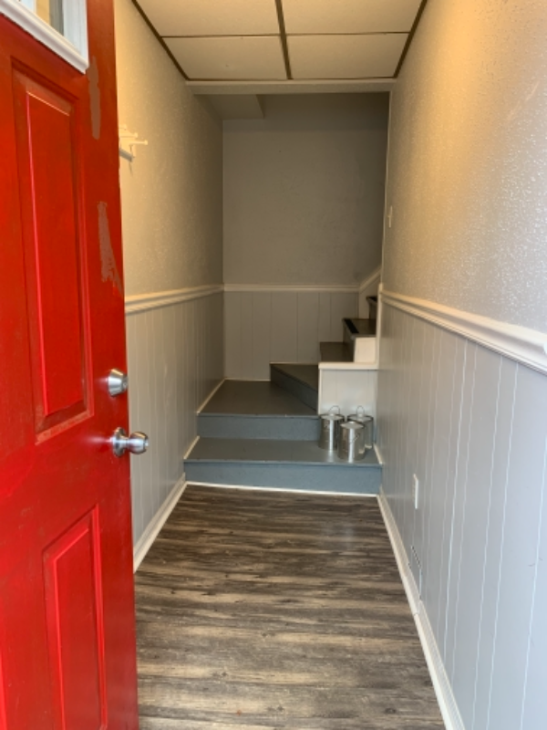 Findlay Apartment: 514 1/2 Eben Ave