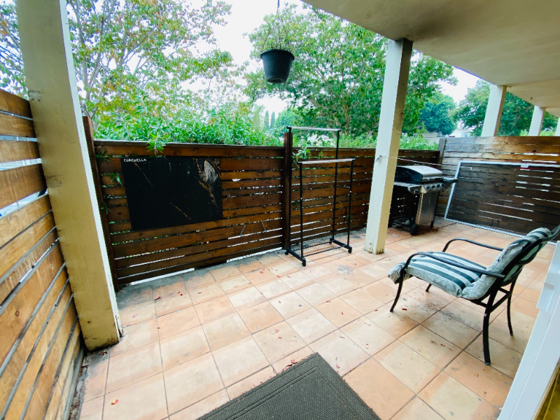 Santa Monica Apartment: 2300 Oak St