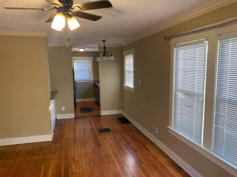 Louisville House: 668 S Barbee Way