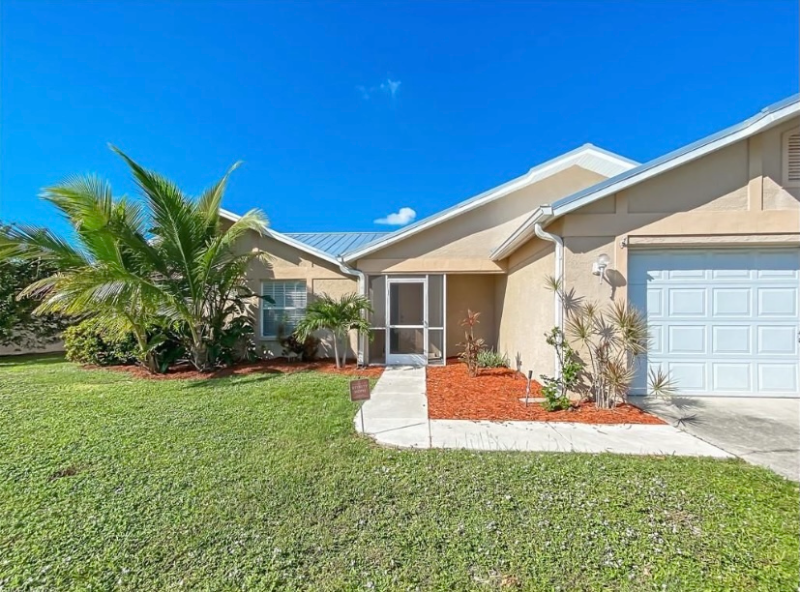 Cape Coral House: 2134 Country Club Blvd