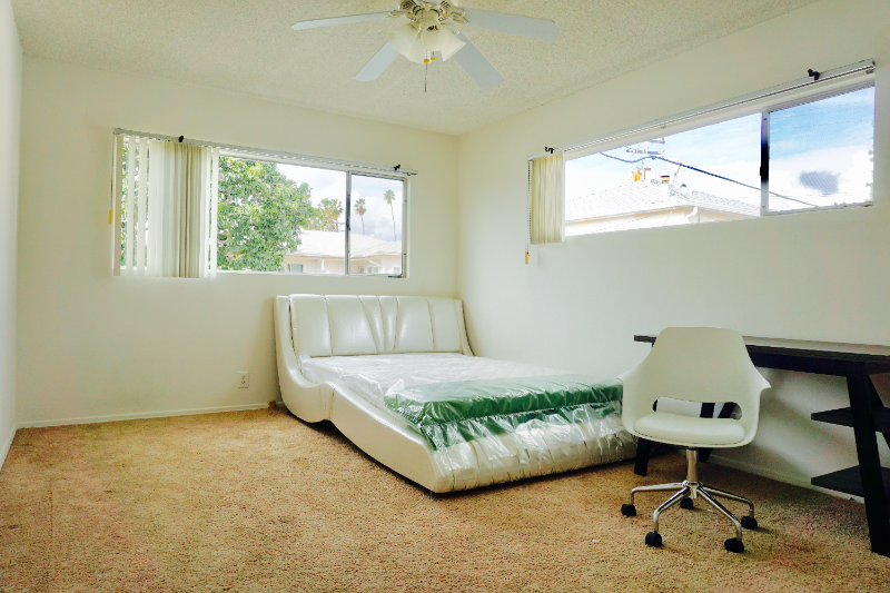 Santa Monica Apartment: 1441 Yale St