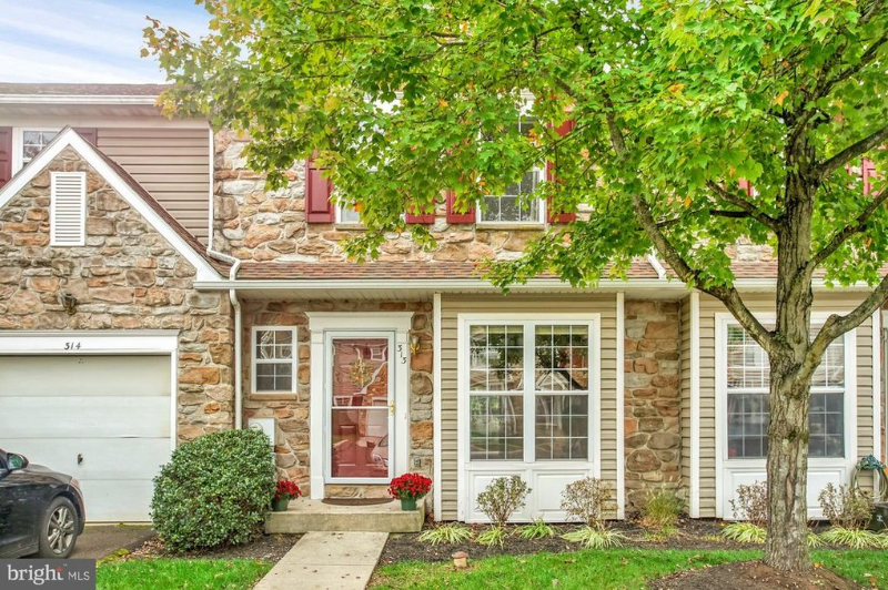 LINFIELD Townhome: 313 ASPEN DR