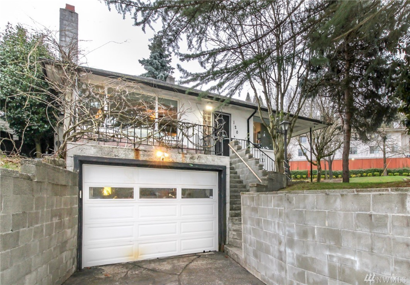 Kent House: 120 Kennebeck Ave S