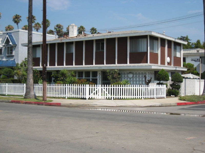 Sherman Oaks Apartment: 13203 Moorpark St
