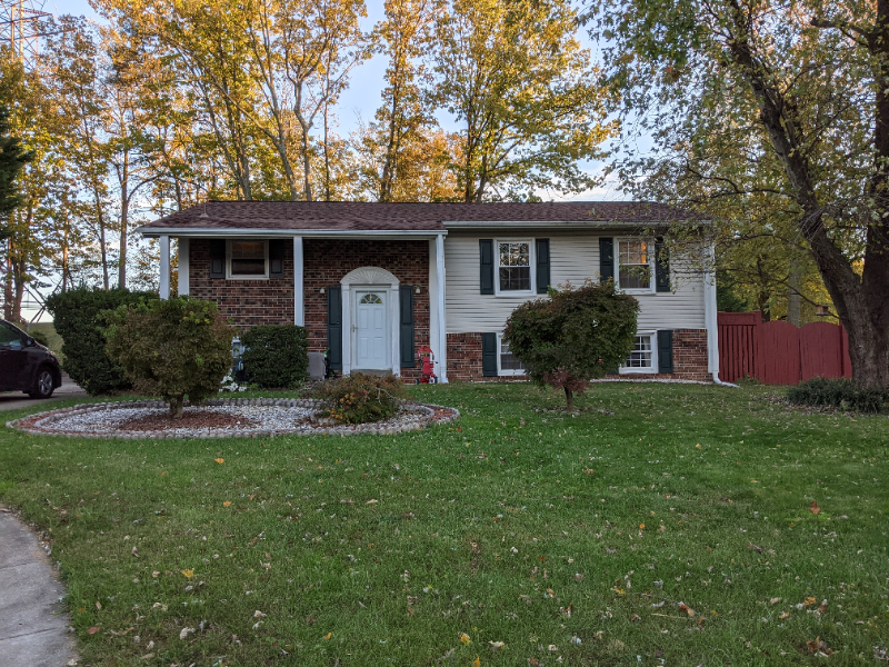 Woodbridge House: 2504 Bristol Cir