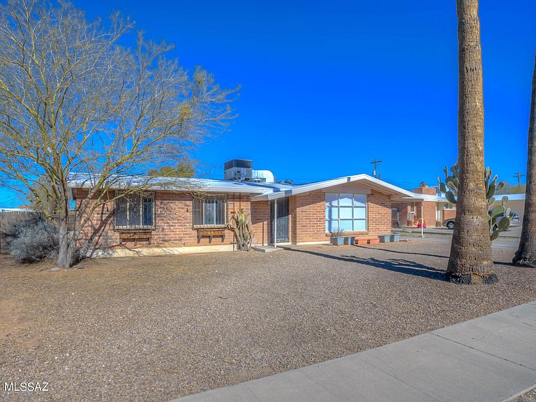 Tucson House: 6833 E Oberlin Dr