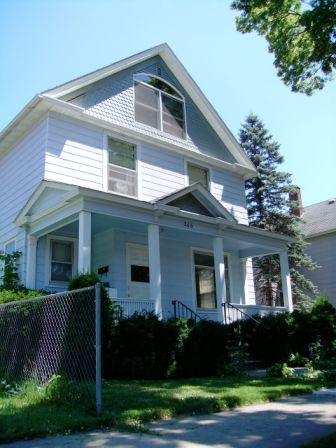 Winona Apartment: 266 1/2 W Sanborn St