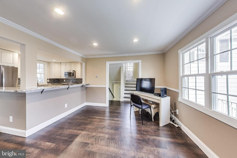 College Park House: 10104 51st Ave