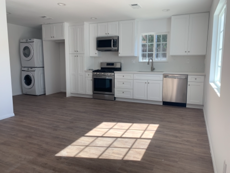 La Crescenta House: 2735 1/2 Franklin St