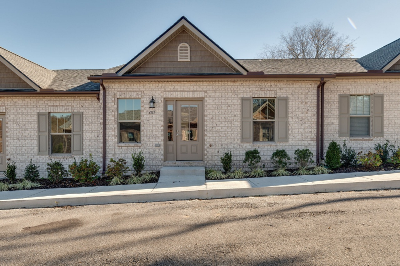 Columbia Condo: 203 Bancroft Ml