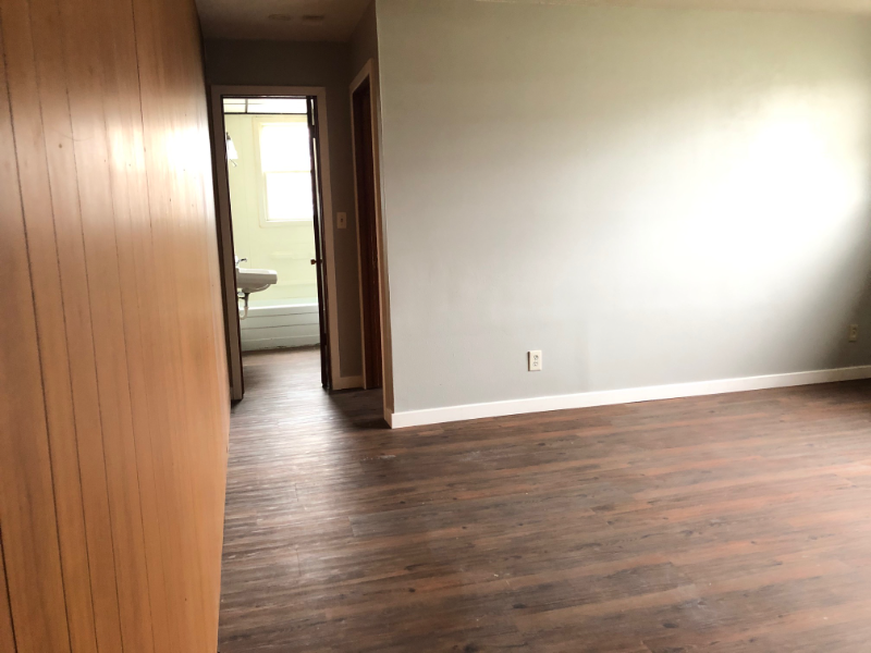 Ankeny Apartment: 1913 W 1st St