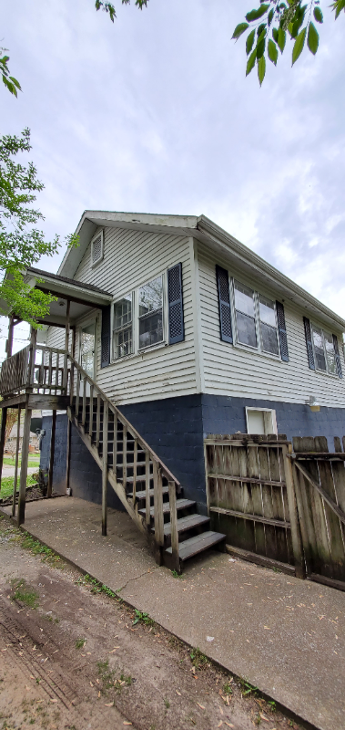 Columbia Condo: 106 1/2 4th Ave, Columbia TN