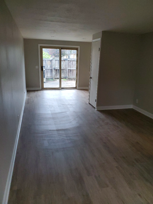 Mentor Condo: 1651 Mentor Ave, Painesville, OH